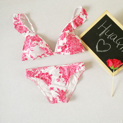 Stílusos fürdőruha virágmintával