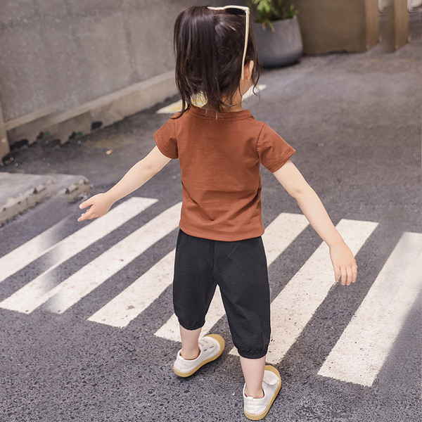 Modern gyerekkészlet lányoknak fehér és barna színben