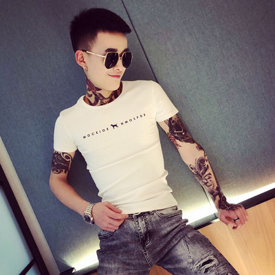 Alkalmi férfi póló fehér és fekete felirattal