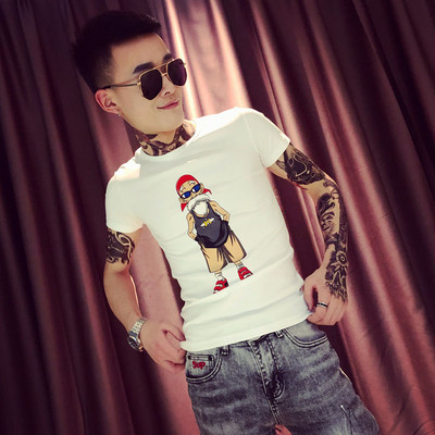 Modern férfi póló fehér és fekete színben, rátéttel