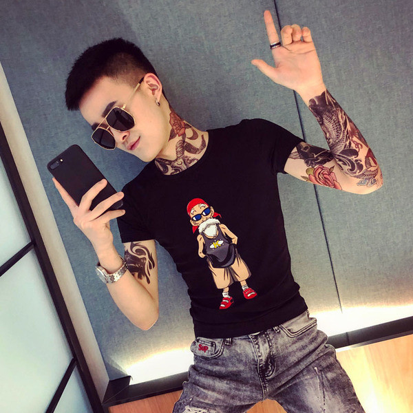 Modern férfi póló fehér és fekete színben, rátéttel