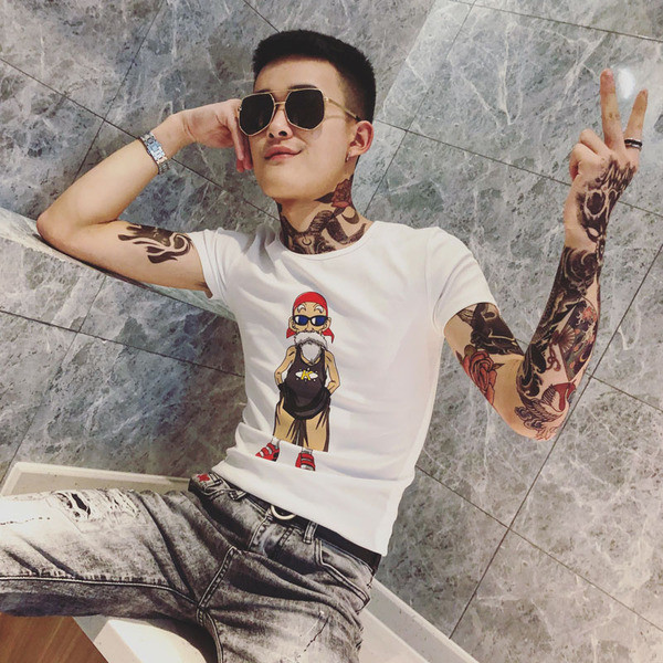 Modern férfi póló fehér és fekete színben, rátéttel