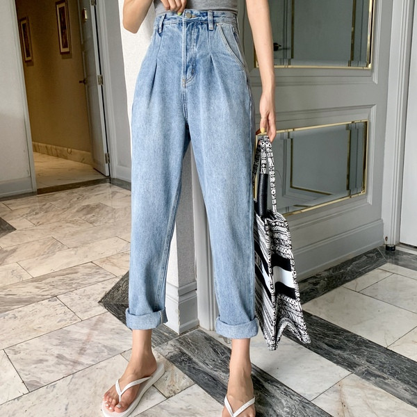 Modern női farmer magas derékkal és felirattal