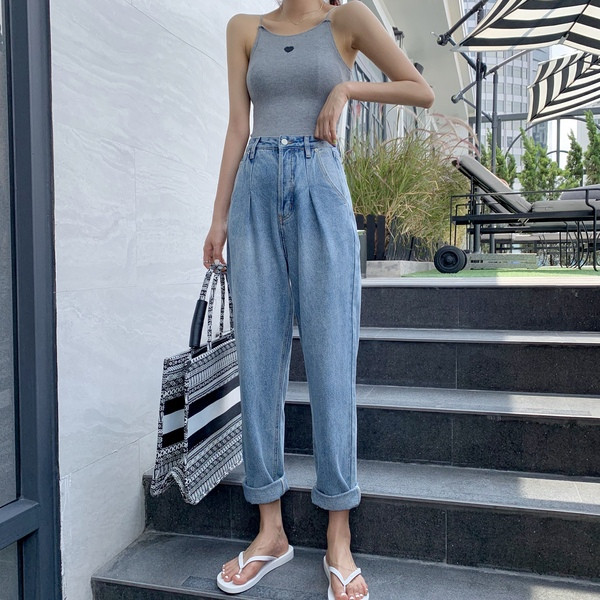 Modern női farmer magas derékkal és felirattal