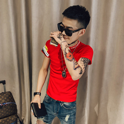 Ανδρικό μπλουζάκι σε λευκό, μαύρο και κόκκινο χρώμα