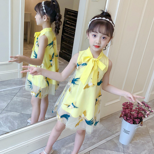 Jelenlegi gyerekruha két színben, szalaggal