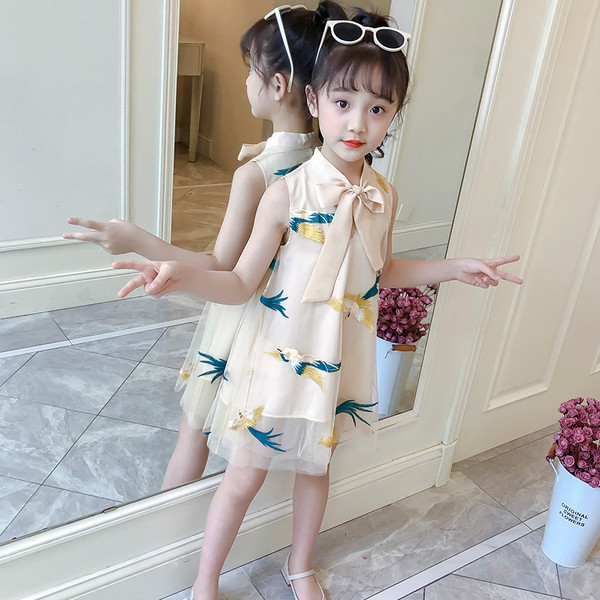 Jelenlegi gyerekruha két színben, szalaggal