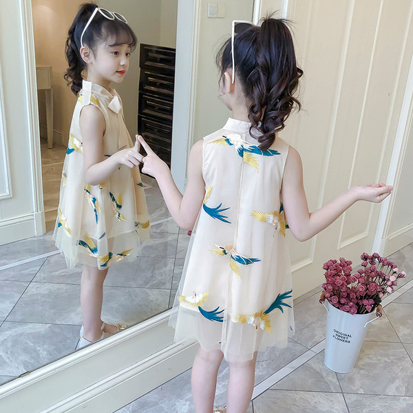 Jelenlegi gyerekruha két színben, szalaggal