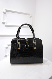 Eko bőrből készült stílusos női táska négy színben