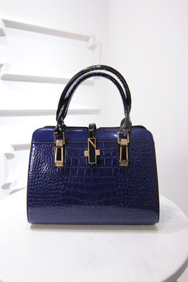 Eko bőrből készült stílusos női táska négy színben