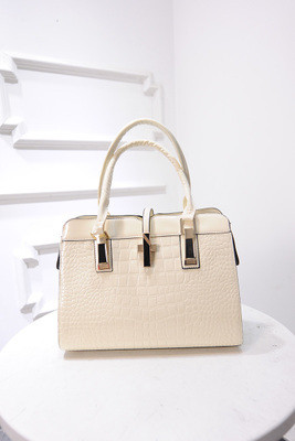 Eko bőrből készült stílusos női táska négy színben