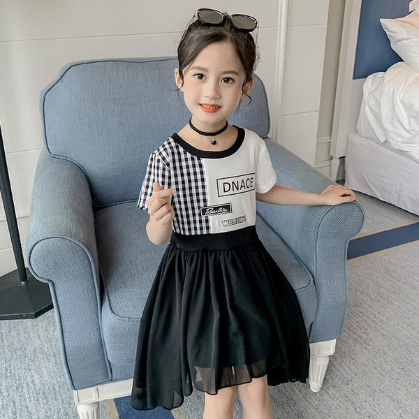 Korszerű gyermekruha rövid ujjal, feliratokkal