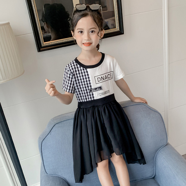 Korszerű gyermekruha rövid ujjal, feliratokkal