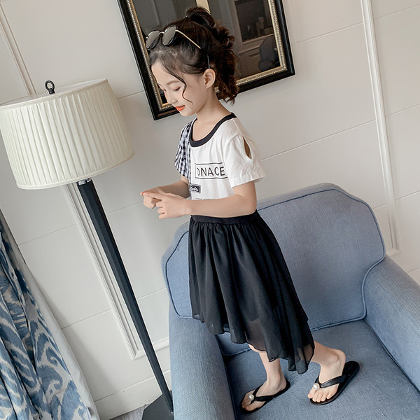 Korszerű gyermekruha rövid ujjal, feliratokkal