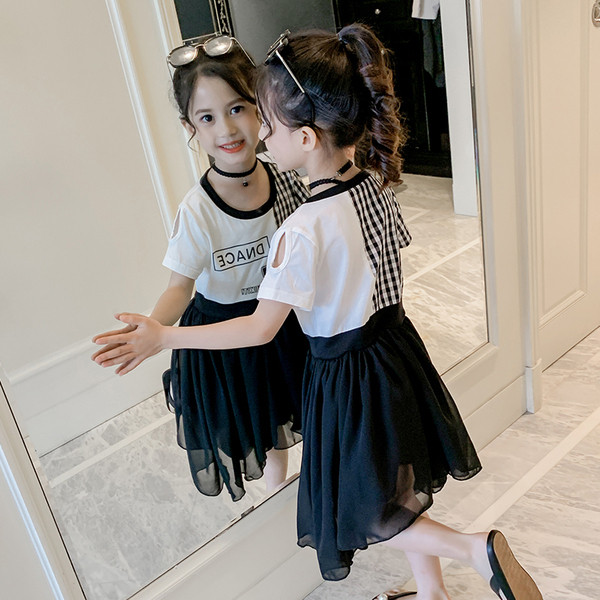 Korszerű gyermekruha rövid ujjal, feliratokkal