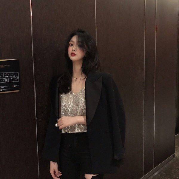 Fényes hatású, arany színű női alsónadrág rövid modell