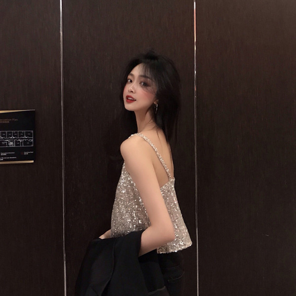 Fényes hatású, arany színű női alsónadrág rövid modell