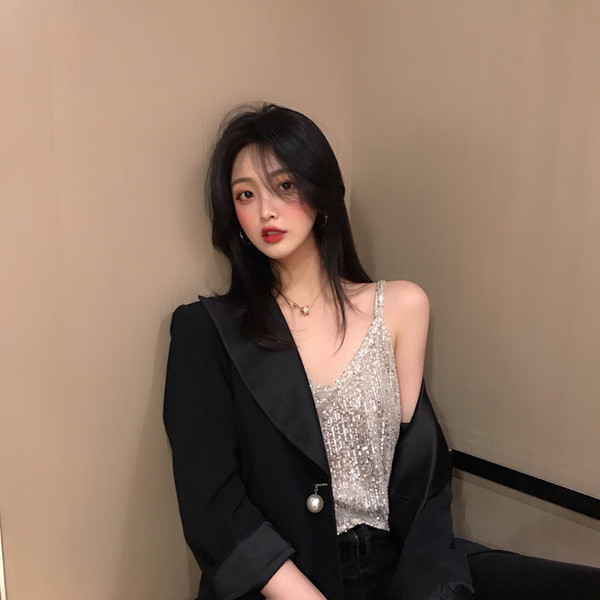 Fényes hatású, arany színű női alsónadrág rövid modell