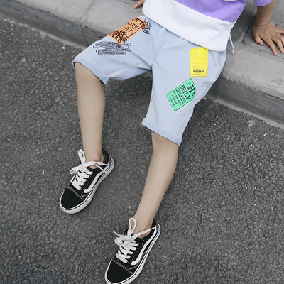 Modern gyerek rövid farmernadrág feliratokkal - fiúknak