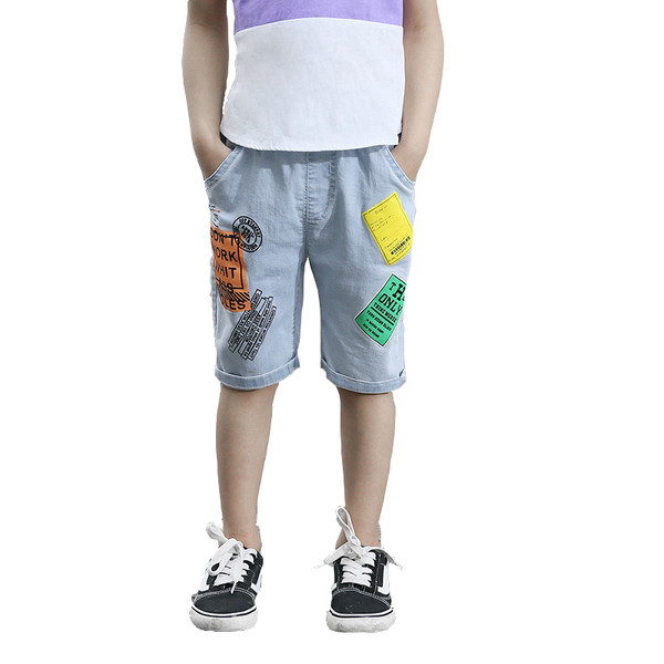Modern gyerek rövid farmernadrág feliratokkal - fiúknak