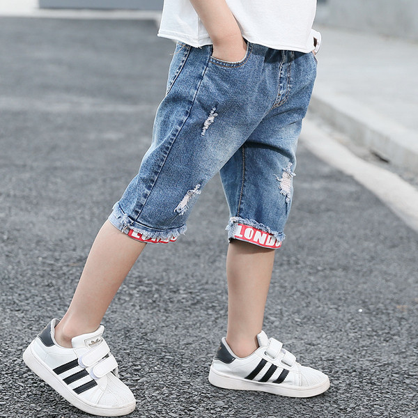 Παιδικά τζιν για αγόρια με σχισμένα μοτίβα και τσέπες