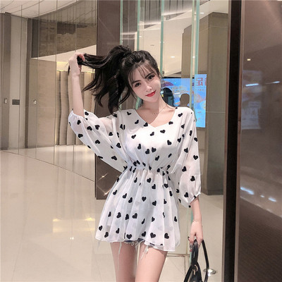 Modern női ruha bézs és fehér színben