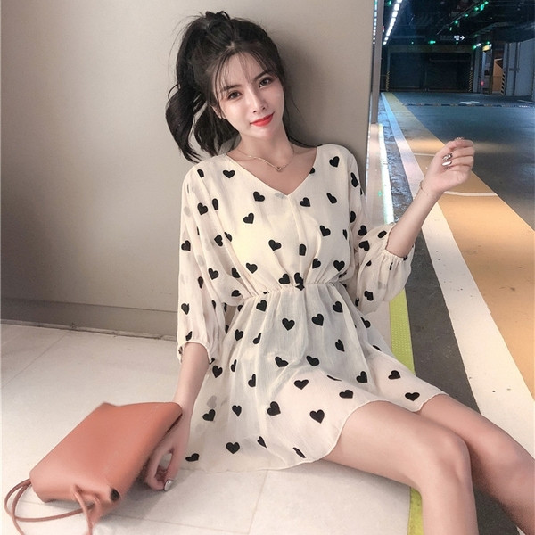 Modern női ruha bézs és fehér színben