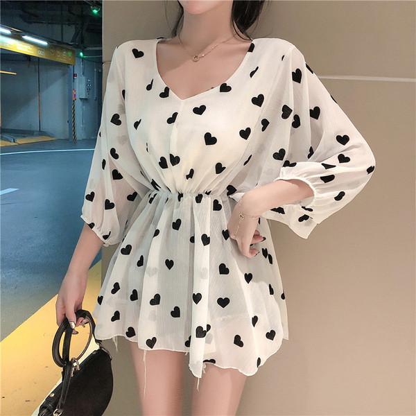 Modern női ruha bézs és fehér színben