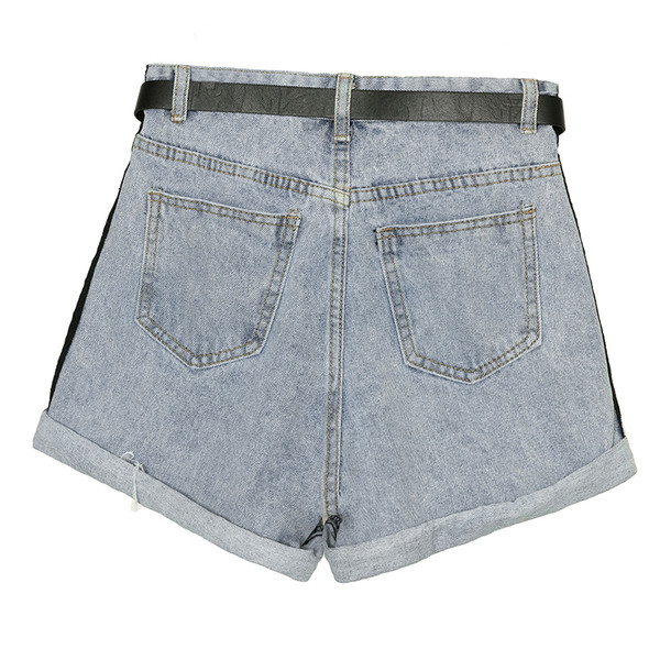 Modern női rövidnadrág kék színben, fekete csíkokkal