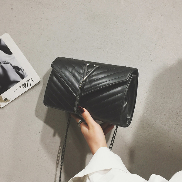 Modern női táska öko bőrből és fém díszítéssel