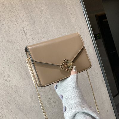 Елегантна дамска чанта с метално закопчаване в четири цвята