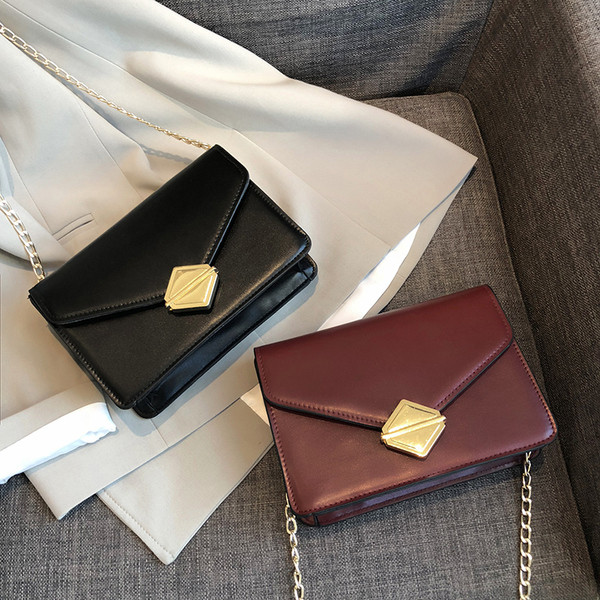 Елегантна дамска чанта с метално закопчаване в четири цвята