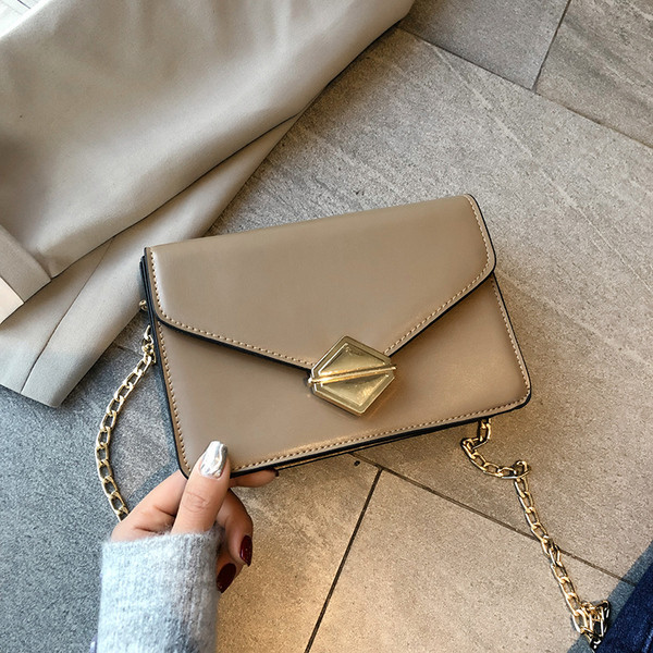 Елегантна дамска чанта с метално закопчаване в четири цвята