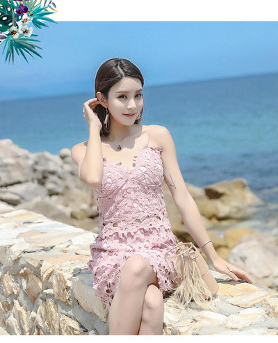 Κομψό  γυναικείο  σετ  με ντεκολτέ σε σχήμα V σε ροζ χρώμα