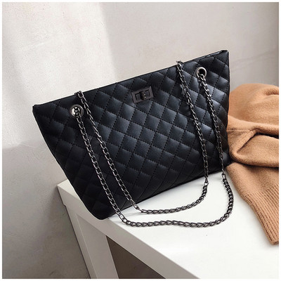 Μοντέρνα γυναικεία τσάντα από οικολογικό δέρμα με αλυσίδα