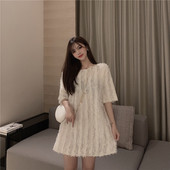 Modern női ruha rövid ujjú széles modellel