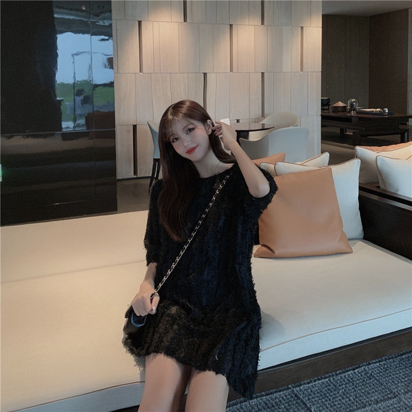 Modern női ruha rövid ujjú széles modellel