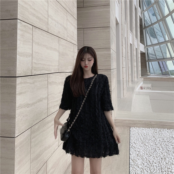 Modern női ruha rövid ujjú széles modellel