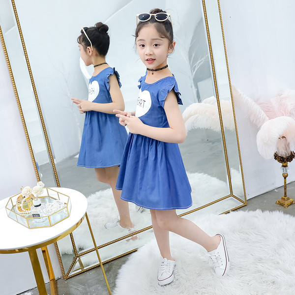 Kék színű modern gyerekruha, rátéttel