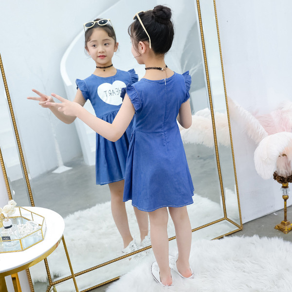 Kék színű modern gyerekruha, rátéttel