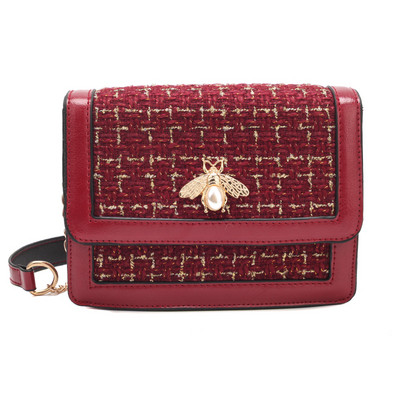 Елегантна дамска чанта с метална декорация в три цвята