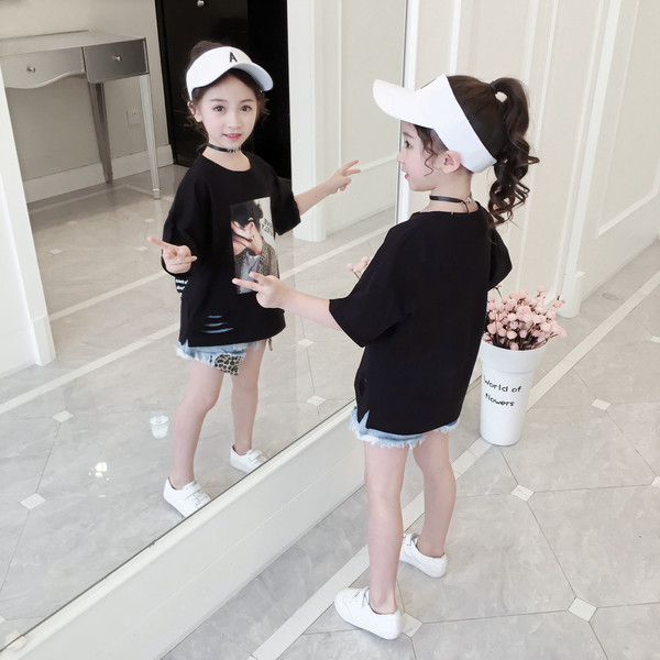 Fekete-fehér modern gyerekpóló lányoknak