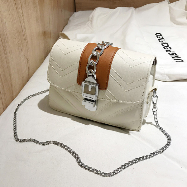 Modern női táska csattal és három színben