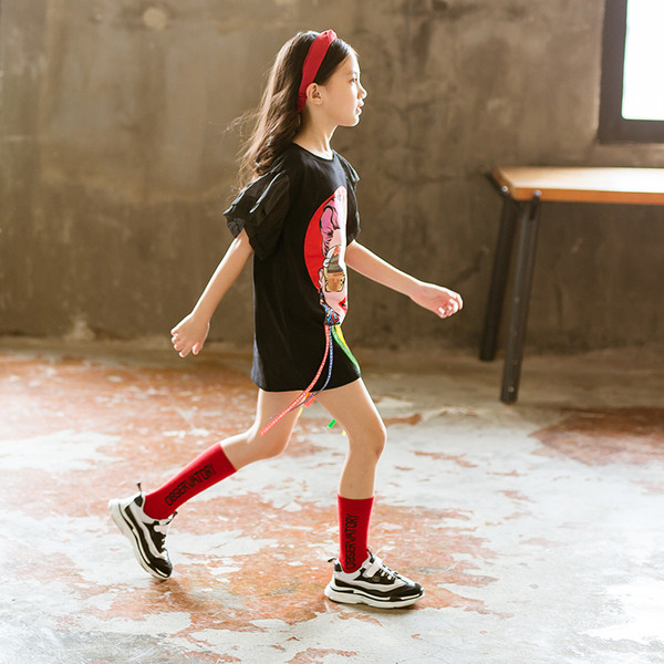 Modern gyerektunika fehér és fekete színben, rátéttel