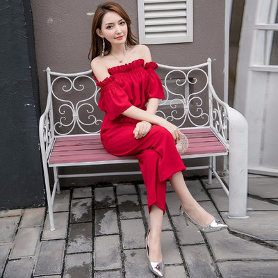 Μοντέρνες γυναικείες ολόσωμες φόρμες με γυμνούς ώμους σε κόκκινο, κίτρινο και μαύρο χρώμα