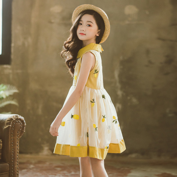 Stílusos sárga gyerekruha hímzéssel és gallérral