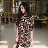 Modern, állatmintás női póló