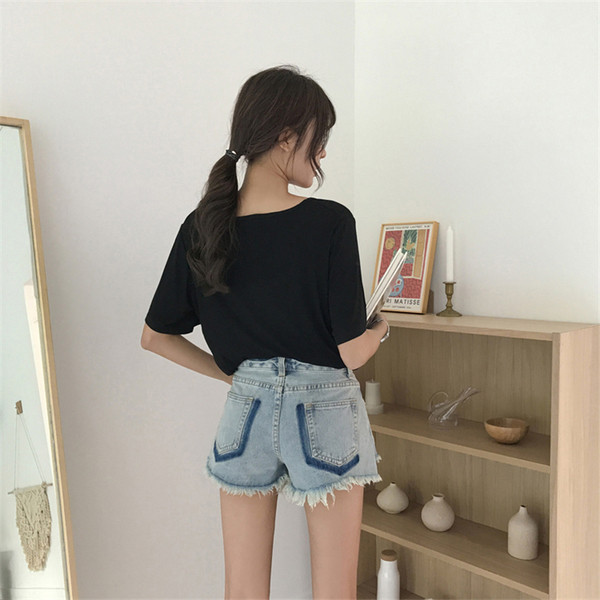 Lezser női rövidnadrág szakadt motívumokkal