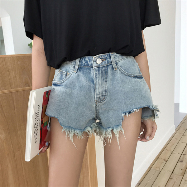 Lezser női rövidnadrág szakadt motívumokkal