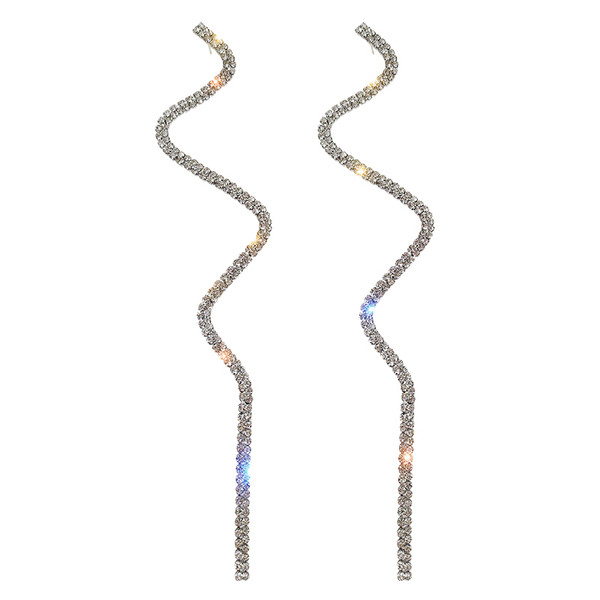Hosszú női fülbevaló díszítő kövekkel, ezüst színben